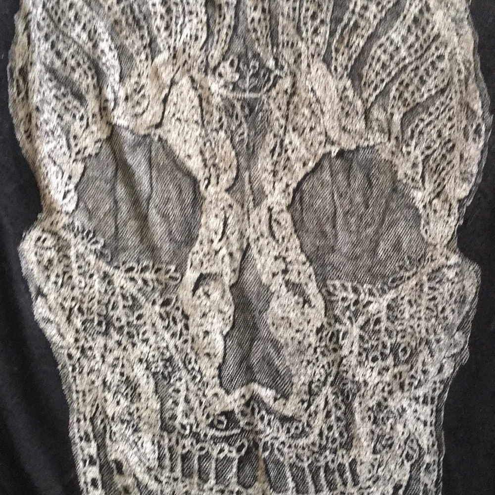 Skull blouse - Picture 3 of 3